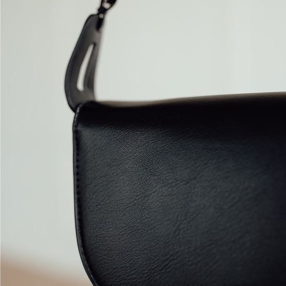 Melie Bianco Black Shoulder Bag - Picture 3 of 5